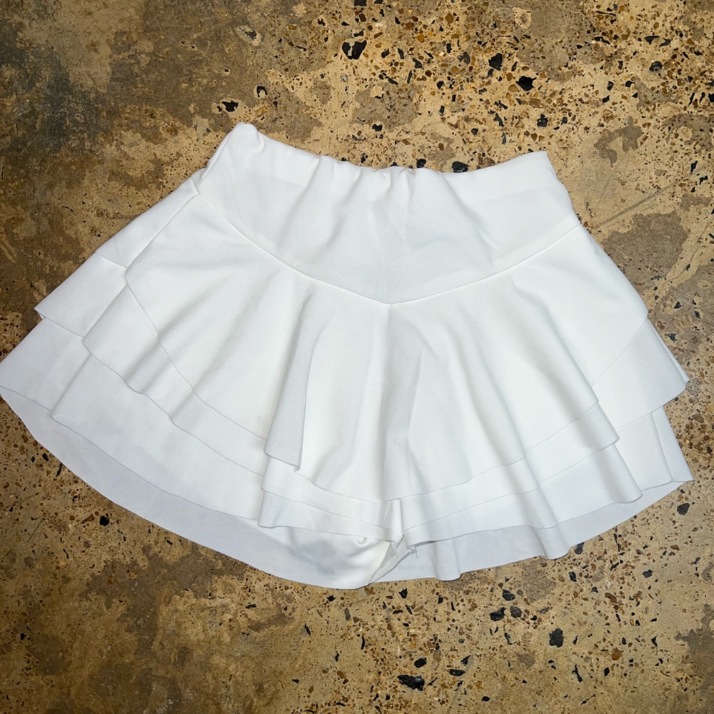 SHEIN BLACK SKORT | SIZE: XS 
Never worn, perfect condition.